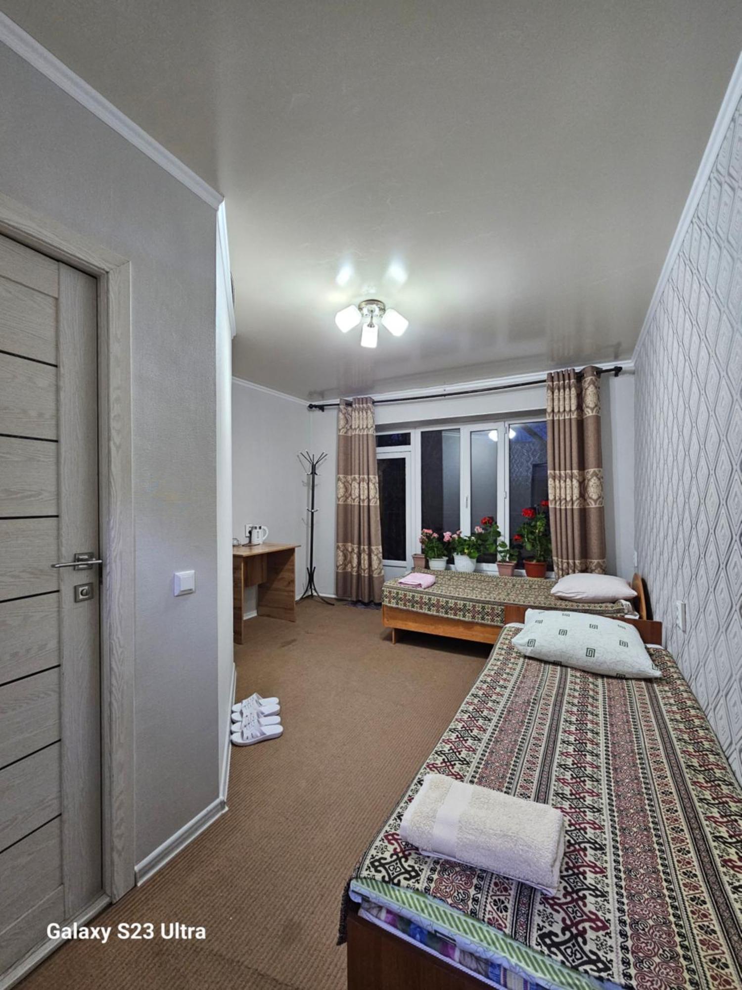 Guest House Mira Kochkor ภายนอก รูปภาพ