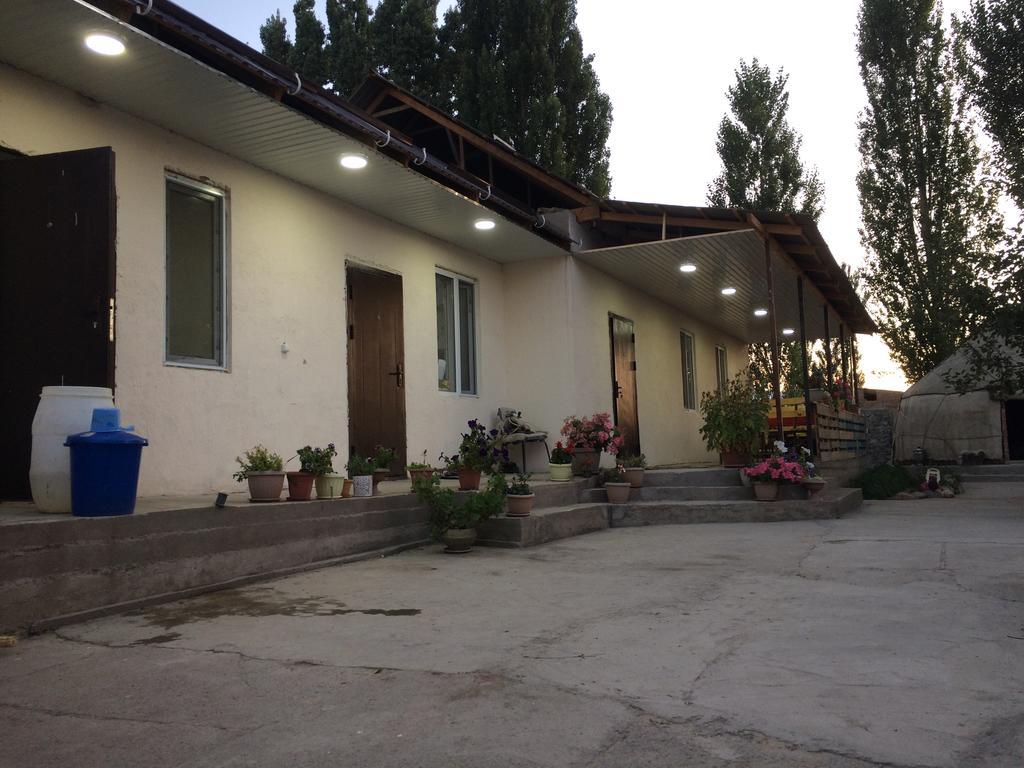 Guest House Mira Kochkor ภายนอก รูปภาพ