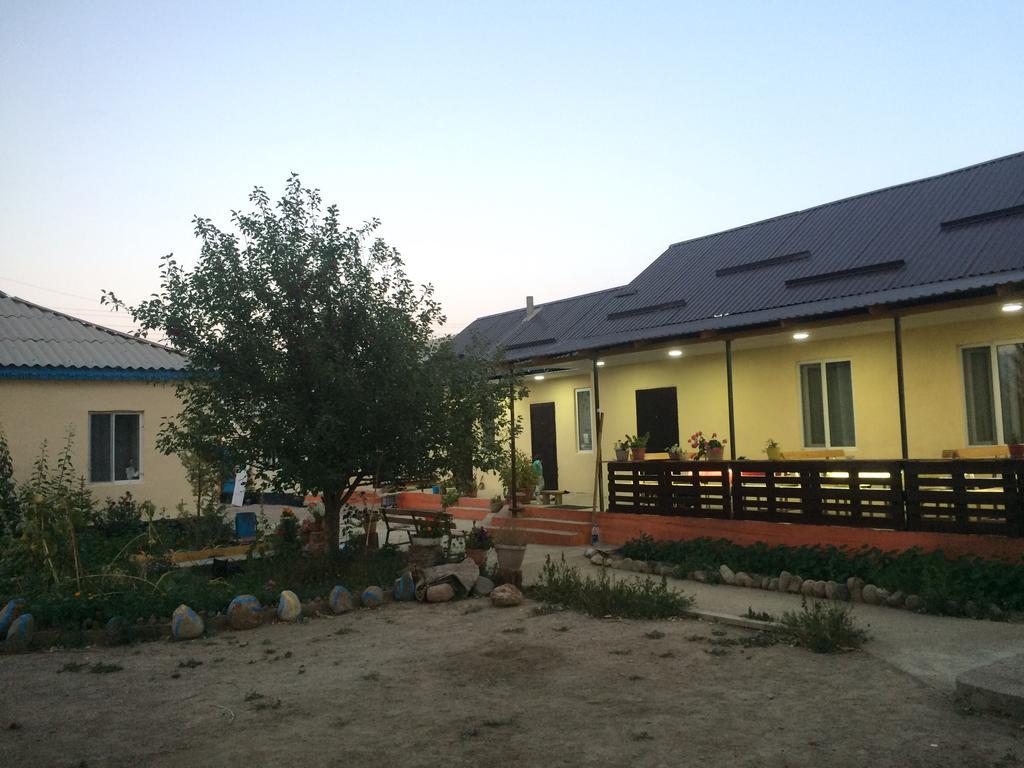 Guest House Mira Kochkor ภายนอก รูปภาพ